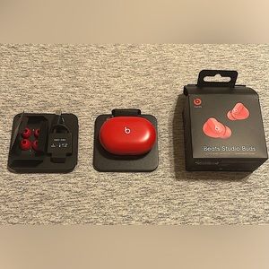 Beats Studio Buds (red)